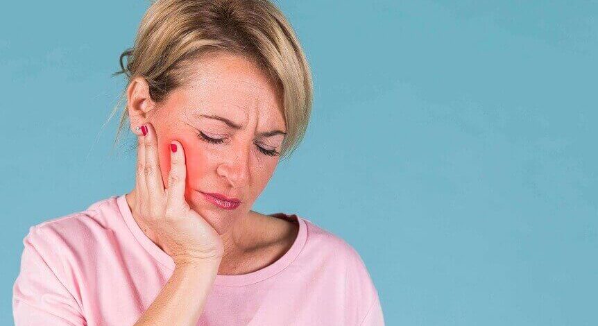 Women in teeth pain- teeth pain care